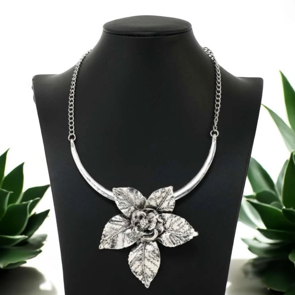 Boutique Jewelry - Flower Statement Necklace,NWT